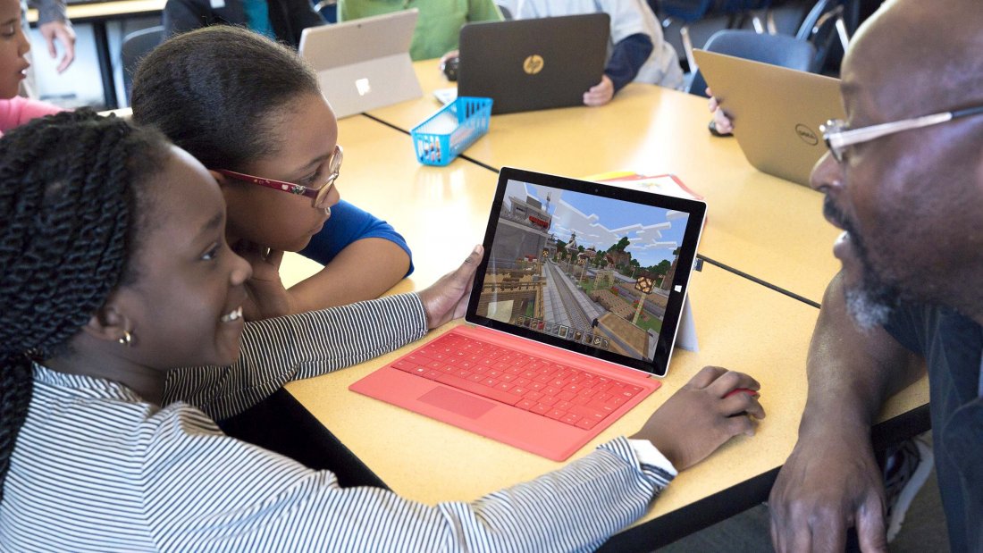 edutopia's tweet photo. Your students will learn and have fun with Minecraft’s Education Edition: https://t.co/xwRnnaNdZS https://t.co/kjMUDYCqMm