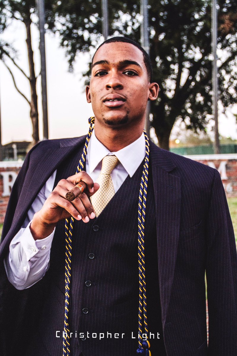LightShotIt's tweet image. Grad pics for @Gforgent  🛩 #pvamu17