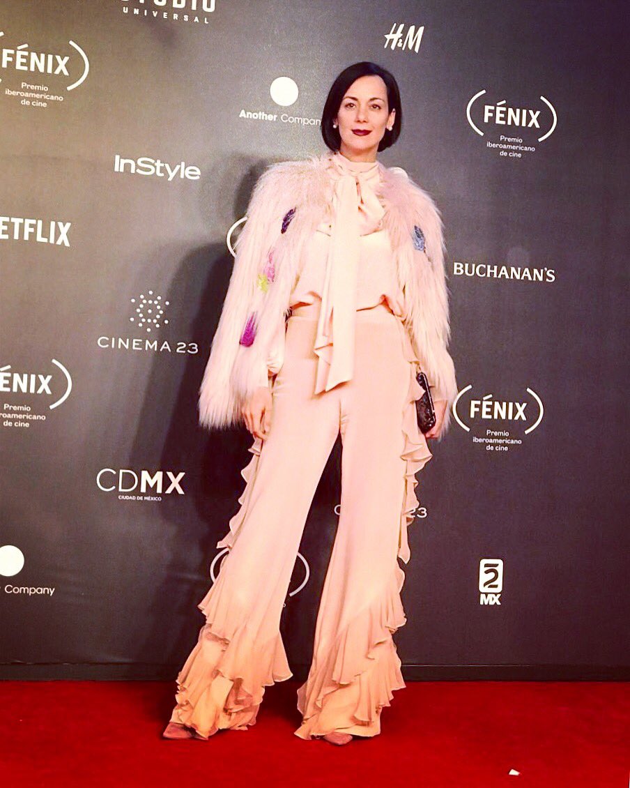gadelagarza's tweet photo. La mejor fiesta del año y la mejor de nuestra industria @premiosfenix
The best party of the year and the best of our industry @PremiosFenix @blancopop @acarlinoficial @alexiaulibarri @jimmychoo @gvgranvia #diamondinstantglow #expressminilift #glowin10 @naturabisse_es 🎬 https://t.co/KAs2jdoECM