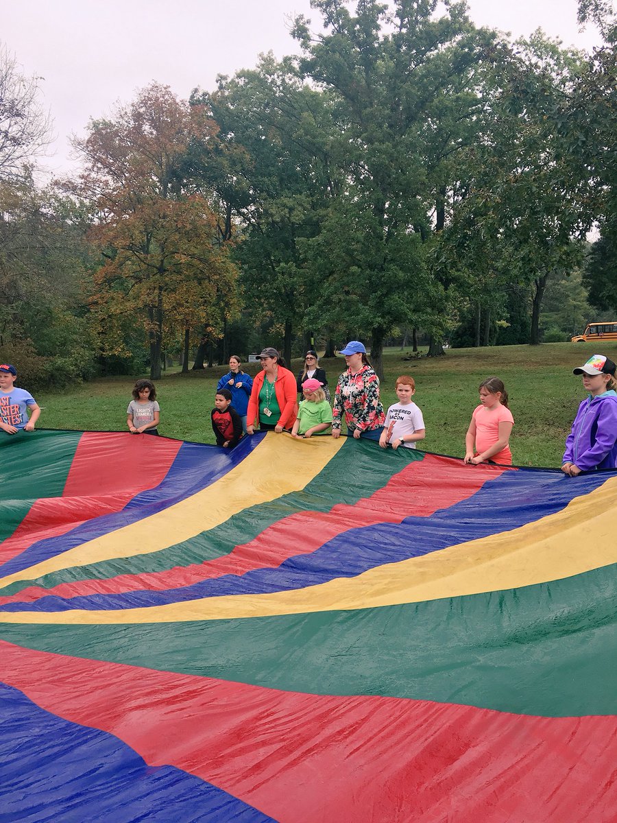 emerz0721's tweet photo. I intern at Lower Allen Elementary and I help with the second graders in Mrs. Helay’s class. I chose to intern here because I love to work and be around little kids. #WSSDCareerEdPathIntern https://t.co/1hT6Nt7oo0