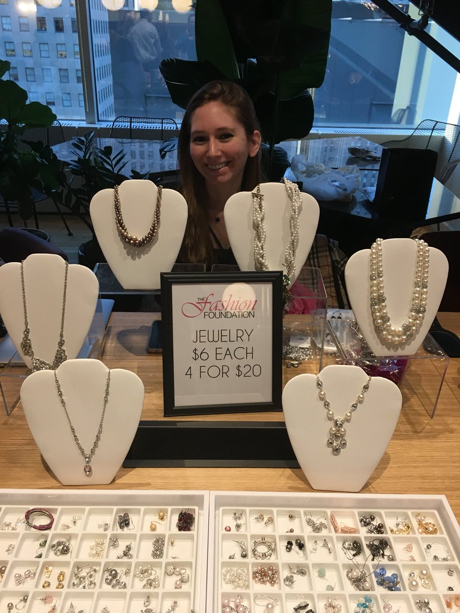 goldengrldreams's tweet photo. Happy to find fashionable gifts and benefit #NYC public schools at same time! #causehack @FashFoundation https://t.co/VmcXBtDohx