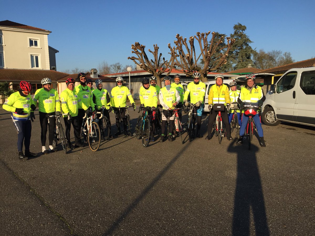 ASGE_DA's tweet photo. De Sainte Croix à la CNPE du Bugey. Départ enthousiaste et sauvetage d’un cygne blessé sur la route!
Plein d’émotion à notre arrivée et remise du chèque par la direction en présence de la représentante de l’AFM. https://t.co/UAnGR2axCO