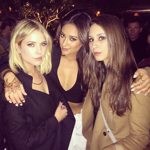 koryswidow's tweet photo. @AshBenzo Day 5 - Best Sistp. My buttahbenzobells ❤ #BenzoWeek https://t.co/G6mH13dNKA
