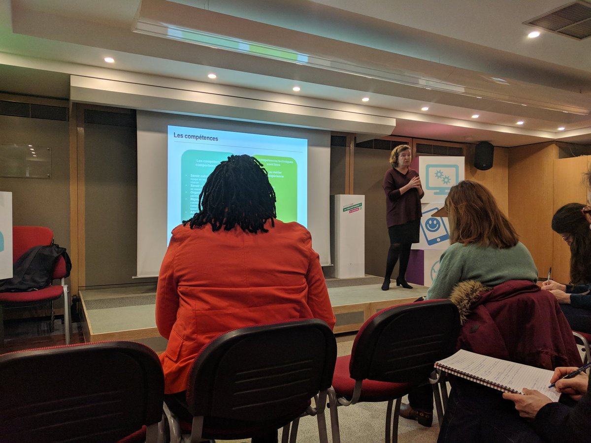 pointofdew's tweet photo. Super atelier "Optimiser sa présence sur les réseaux sociaux" par @BNPParibas avec @JLabialle Celine M et Laurence W @Placealemploi #PAE2017 https://t.co/N0Xv9GlvFp