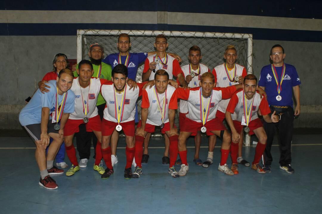 juvineu2017's tweet photo. En fútbol salas: Medalla de Plata para la @UPTYARACUY #JuvineuUptaeb2017 @Mppeuct @hugbelpsuv  #TodosConElCarnetDeLaPatria @gestionperfecta @michellyvivas @uptlara https://t.co/mdU3WEh764