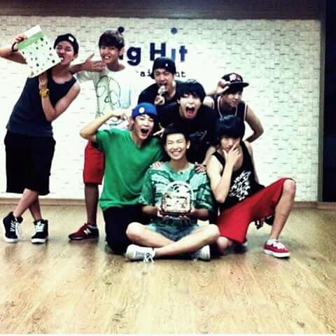 fcbtsjimin's tweet photo. ✨ Essa Foi A primeira foto Que Os Meninos Tiraram Juntos
Eles Evoluíram tanto😭😍💕✨
~UmaHope https://t.co/NkM0A1v4tM