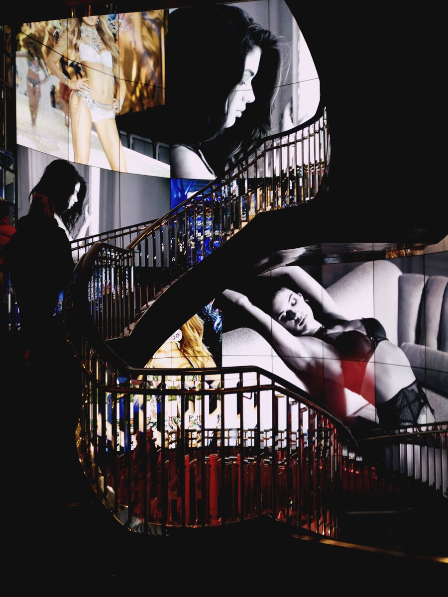 perimilo's tweet image. New Victoria's Secret shop in Ireland! OMG! I'm in loooove 😍😍😍😍😍 #VictoriasSecret #dublin #lingerie #christmasgiftideas