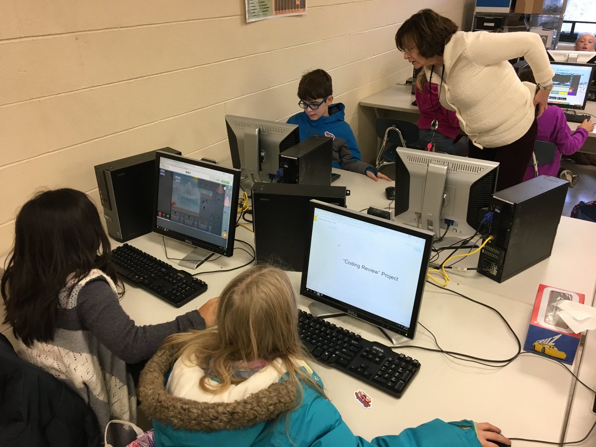 fs_compsci's tweet photo. Even more Grade 5 Computer Science students at Fowler are excited to participate with #HourofCode activities for #CSEdWeekMA from December 4-8! Here are photos of students working with Robot Rattle, Snoopy's SnowBrawl and Dragon Dash! #FowlerLearns #MaynardLearns https://t.co/5lzBjNGyhT