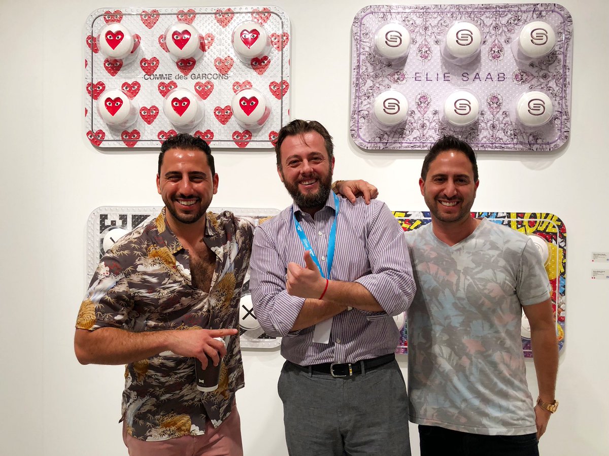 UNIXGallery's tweet image. Million dollar art with @Bravotv’s #MillionDollarListingLA dream team @TheAltmanBros! Always awesome to see @thejoshaltman and @themattaltman looking at home in front of @desire_obtain ‘Designer Drug’ wall sculpture at @Art_Miami
#unixgallery #desireobtaincherish #artmiami #bravo