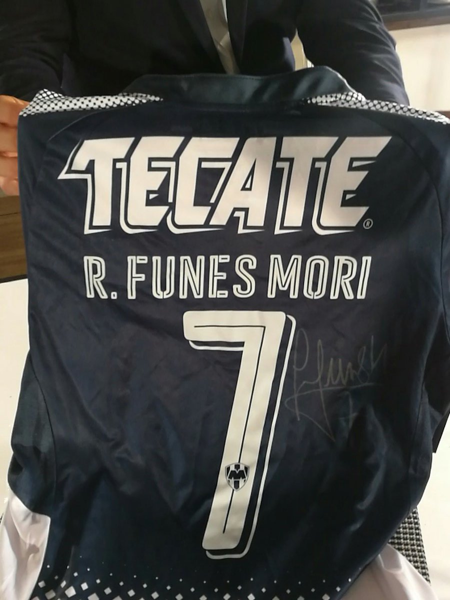 WillieGzz's tweet photo. #futbolaldia #QueGaneElFutbol  #somosfutbol #tecate #rayados #Tigres Gánate estás playeras!!! @CervezaTecate @mmdeportesmx @multimediostv https://t.co/yjQaWiOxLF
