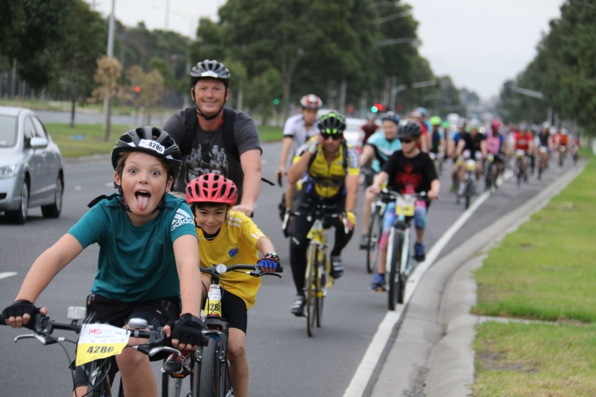 MelbourneCycle's tweet photo. When you realise it's Friday! #summer #cycling #tgif #timeforaride https://t.co/1rq59rCEjy