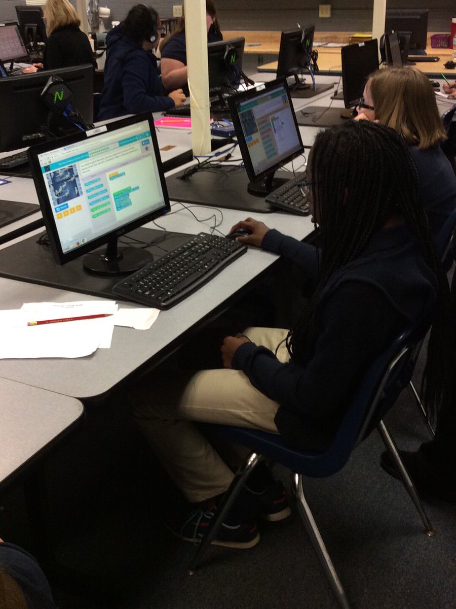 TweetMeego's tweet photo. @codeorg @hourofcode #CSWeek2017photos #GirlsWhoCode #kidscancode It’s been a phenomenal week!  @gotynker #Starwars https://t.co/bxBhq1l7OB