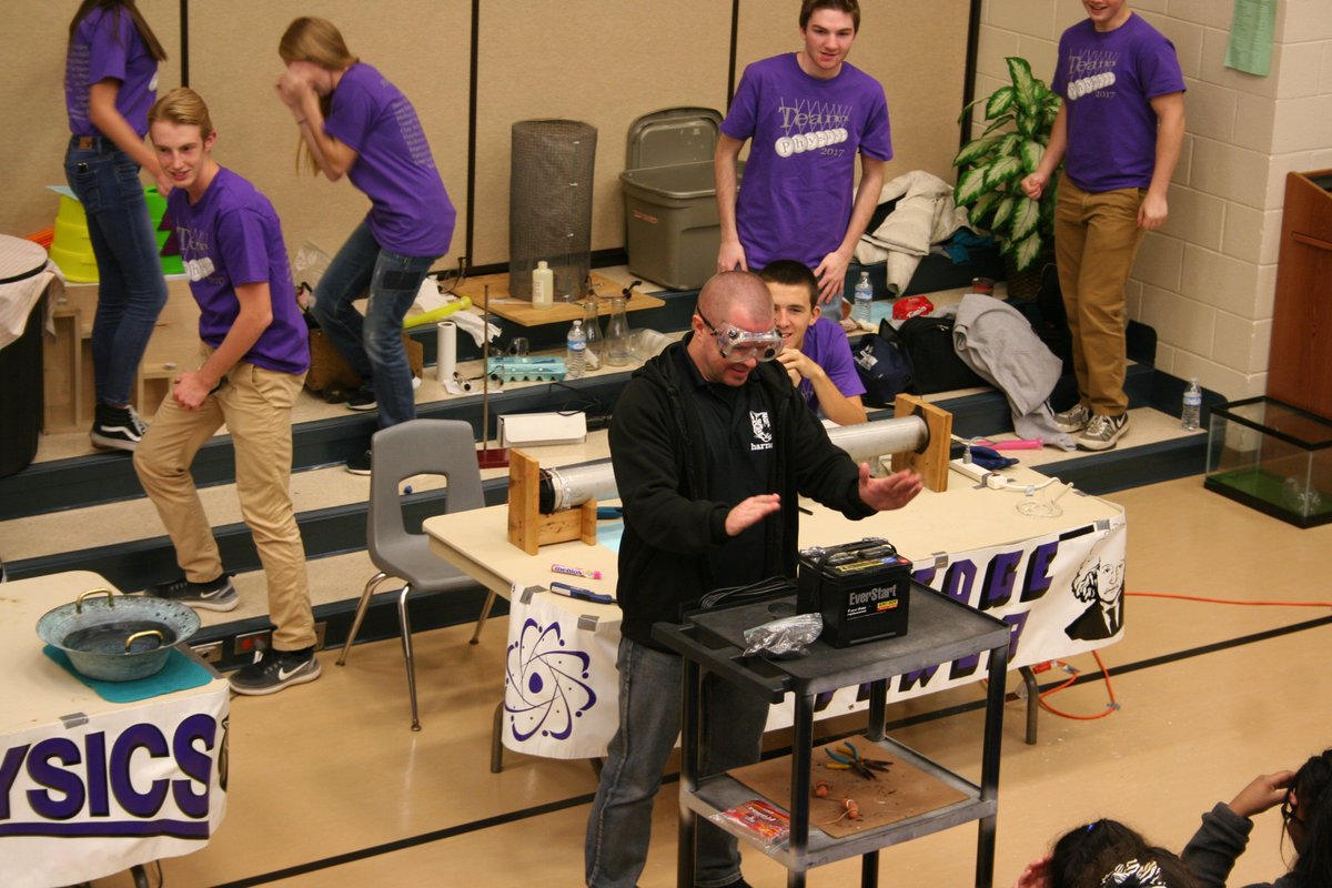 PickPhysics's tweet photo. A really great day at Harmon Middle School. Thanks to @SchoolboyMoore for welcoming us so warmly and for your enthusiastic students and staff! #blessed to have such great students at Harmon and Pick North! @Pnteamphysics @PLSD @mr_ulbrich https://t.co/lk01Eol4Vd
