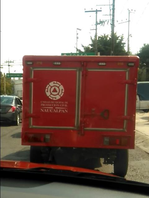 royalvolante's tweet photo. Protección Civil de Naucalpan. Unidad sin placas y con un cafre del volante que se siente impune, poniendo en riesgo la vida de los demás. Por favor reenvíen para limpiar de malos elementos a las dependencias que viven de nosotros. https://t.co/tckoS8oDsn