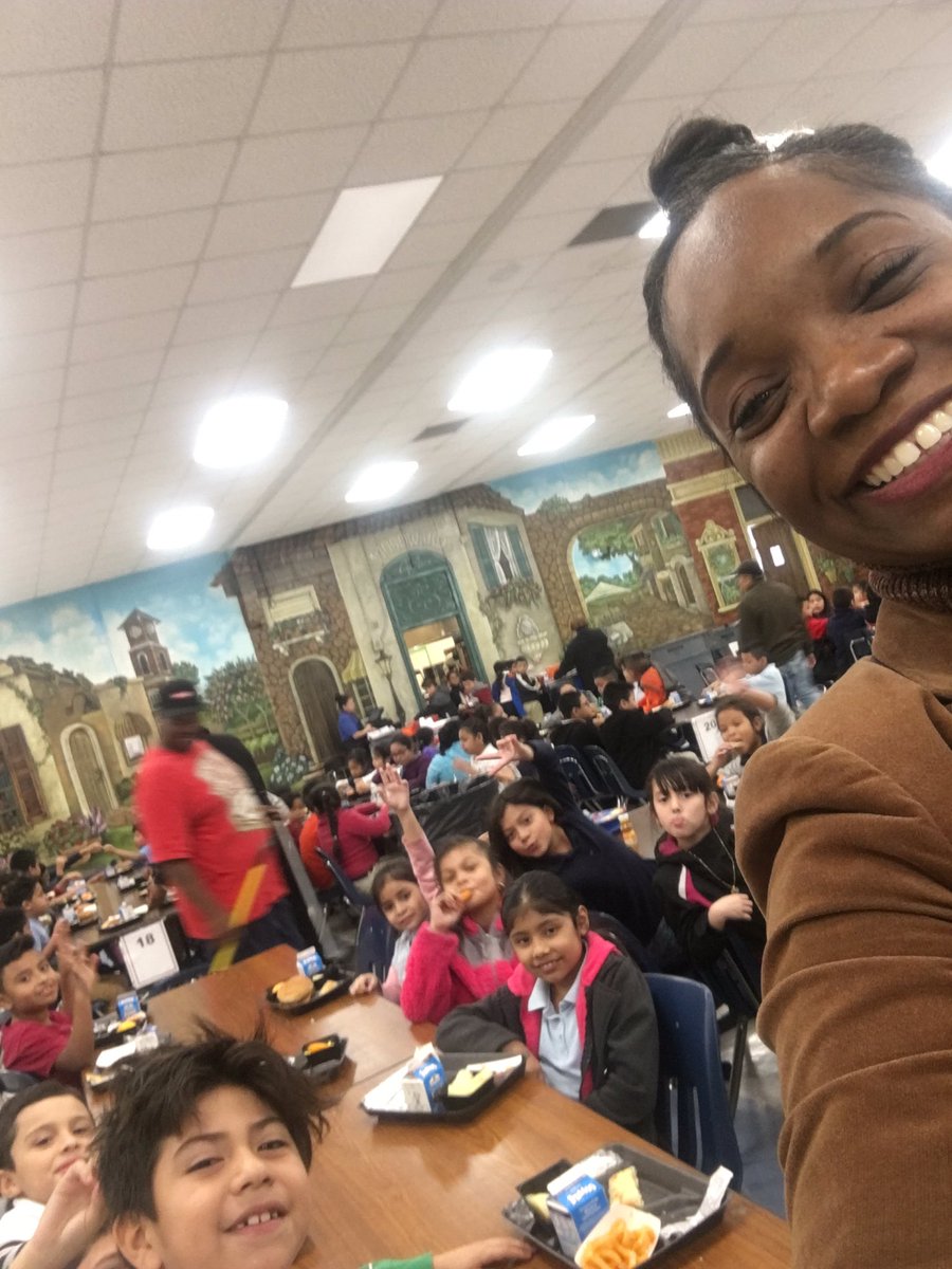 PrincipalDrH's tweet photo. When you have a terrific Thursday with the kiddos...@DeKalbSchools @WoodwardAllRise #keepingthem excitedaboutschool #monitorshatewhenIentercafe #happykids=success https://t.co/IMdacdue0x
