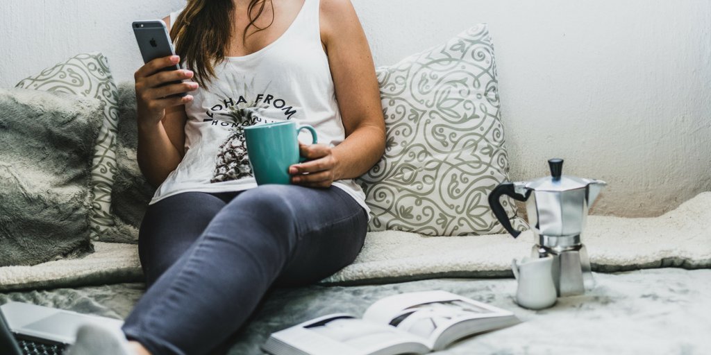 Piggeeback's tweet photo. You made it through the first #semester! Now that you're settled in &amp; got the hang of things, it's time to up your #dorm decor. Make it feel like your #home away from home with twinkle lights, a #Keurig, or a #diffuser. https://t.co/URQR7g6oAA https://t.co/ZoX3R5j2s6