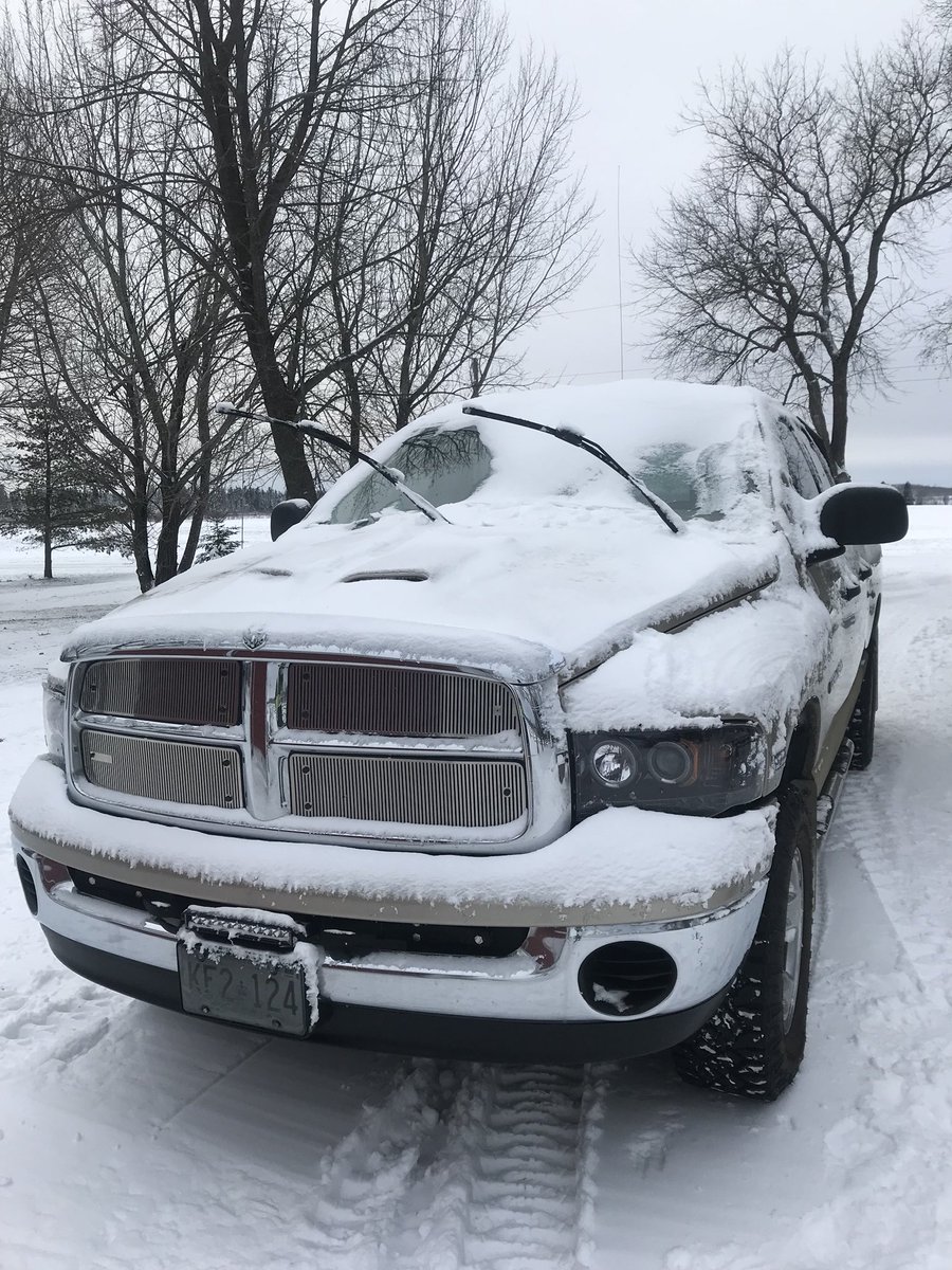 lanehyatt16's tweet photo. I love where I live until this is a daily occurrence #frozenwindshield #frozenwindows #wintersinNWO https://t.co/XwKKZxJOdu