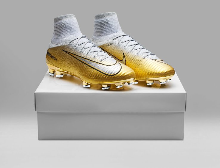 soccermobileclu's tweet photo. Coming soon.... #Nike #Mercurial #Superflys #CR7 #QuintoTriunfo #Ballondor2017 #Boots #Cristiano https://t.co/ATaW8pLMQl