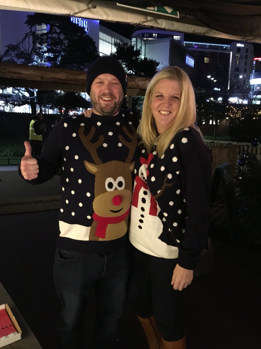 meetdraw's tweet photo. These two looking so festive! #winwithKIN #meetdraw https://t.co/uZSfN5Y2Uk