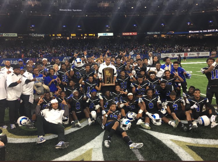 djackson___'s tweet photo. This all i️ ever dreamed of man 💍#2017statechamp https://t.co/xulJ22xlTa