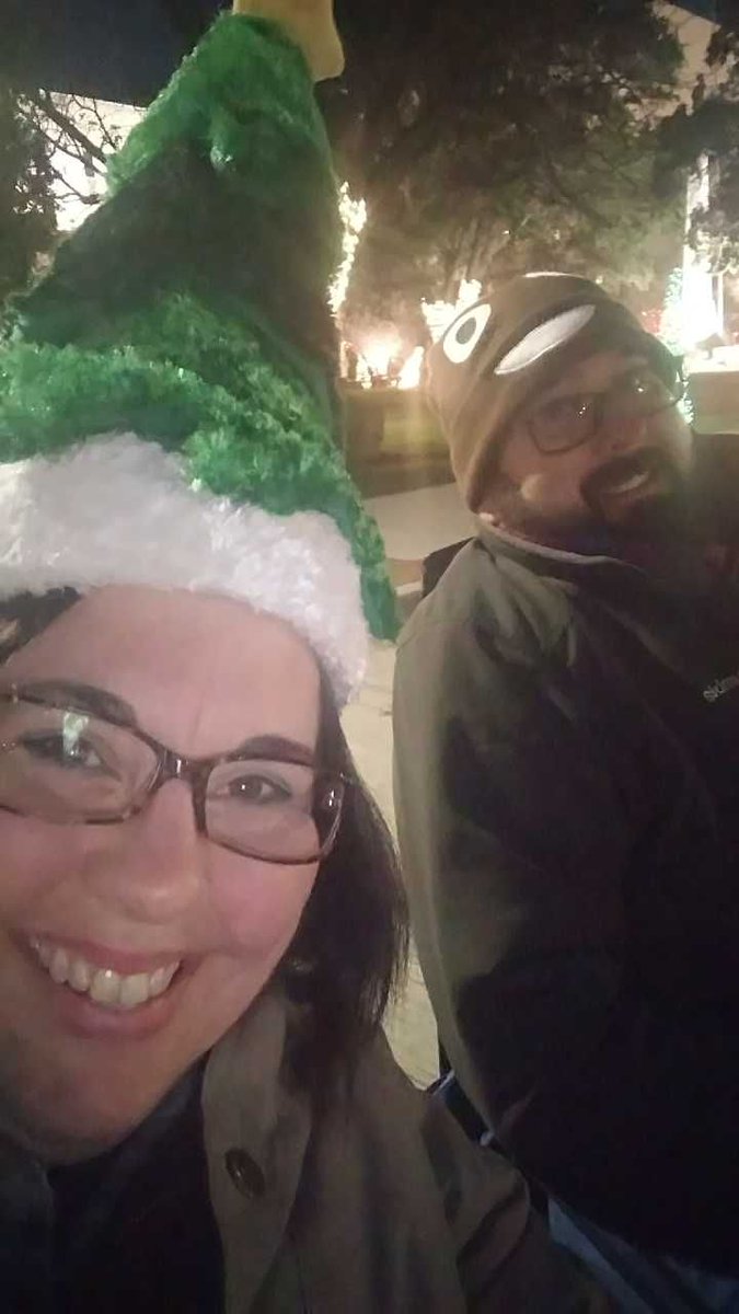 SSquaredCrafts's tweet image. Stephanie and I are going to enjoy the Longview Christmas Parade tonight.  Merry Christmas everyone!!!

#crafts #Christmas 
#LongviewTX