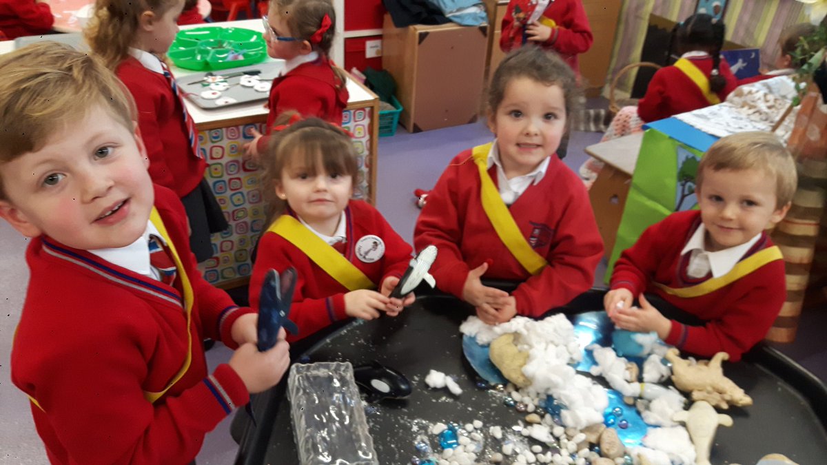 ysgolbrynhedydd's tweet photo. #YBHNURSERY Christmas activities and smiles throughout the class #DIAIUTF #YBH #afternoonclass https://t.co/j0iT0WmvEP