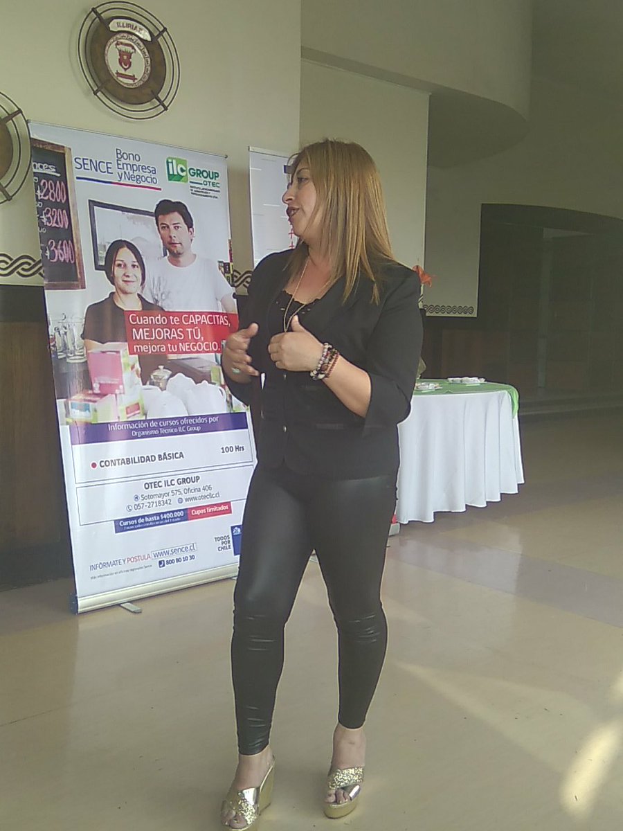 Sencetarapaca's tweet photo. #BonoEmpresayNegocio  lo hizo otra vez!! Junto a #IlCGroup, Director Regional de @Sencetarapaca @claudioespinosa certificó a mujeres de #Iquique y de #AltoHospicio .Muchas felicidades a todas y bienvenidas a la #Senceishon #ChileMejor https://t.co/XwNHgrPpdz