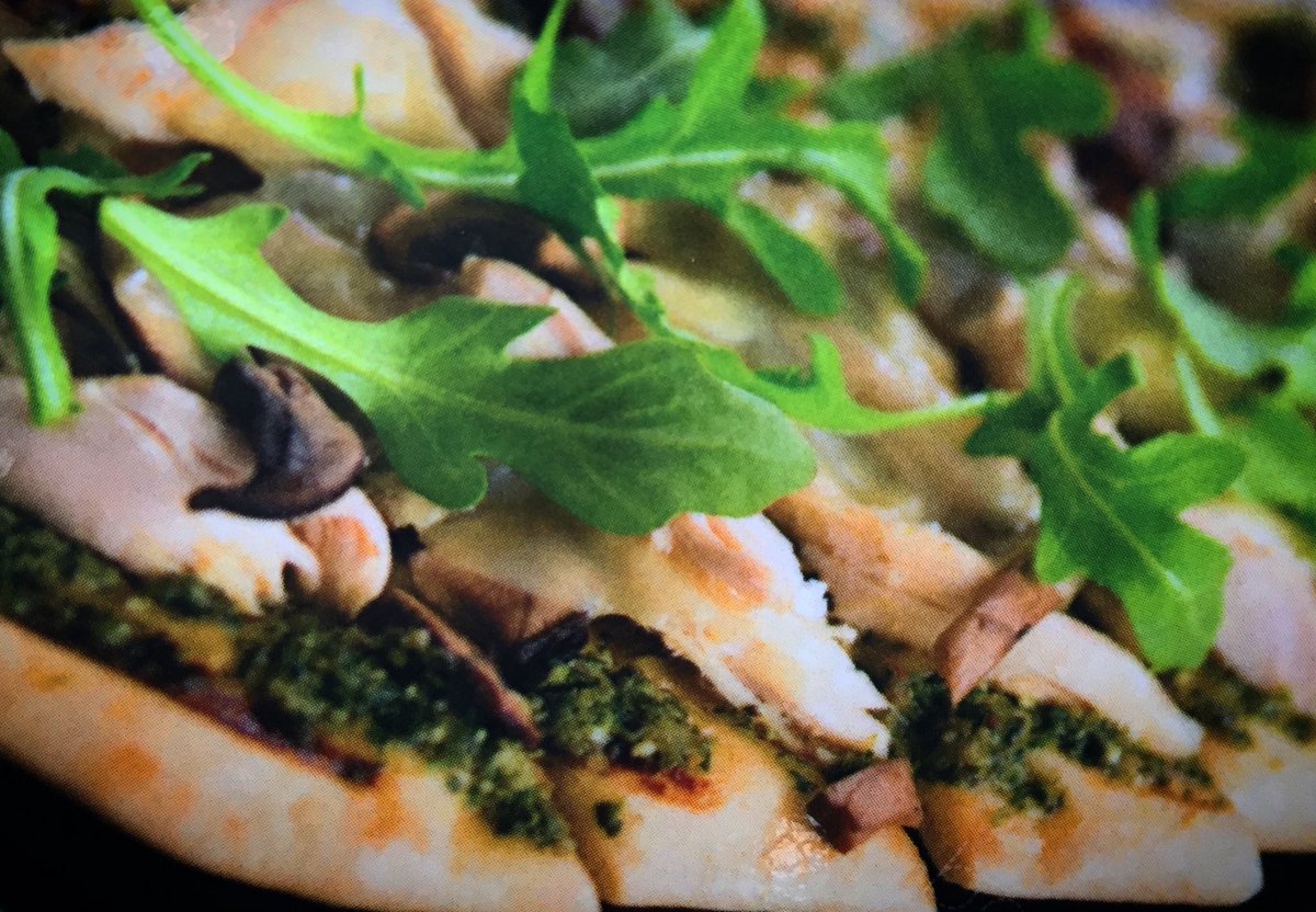 caseyskenora's tweet photo. Pair that happy hour glass of vino with our new ‘Chicken Bianco Flatbread’!
Pesto ✅
Chicken ✅
Garlic ✅ 
Mushrooms ���
Baby arugula ✅
Mozzarella ✅ 
#caseys #kenora #happyhour https://t.co/8WHPdLUUx7