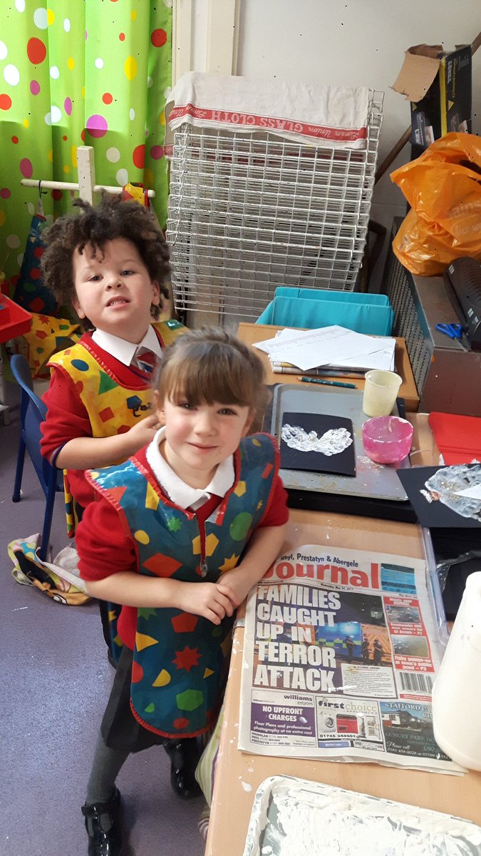 ysgolbrynhedydd's tweet photo. #YBHNURSERY Christmas activities and smiles throughout the class #DIAIUTF #YBH #afternoonclass https://t.co/j0iT0WmvEP