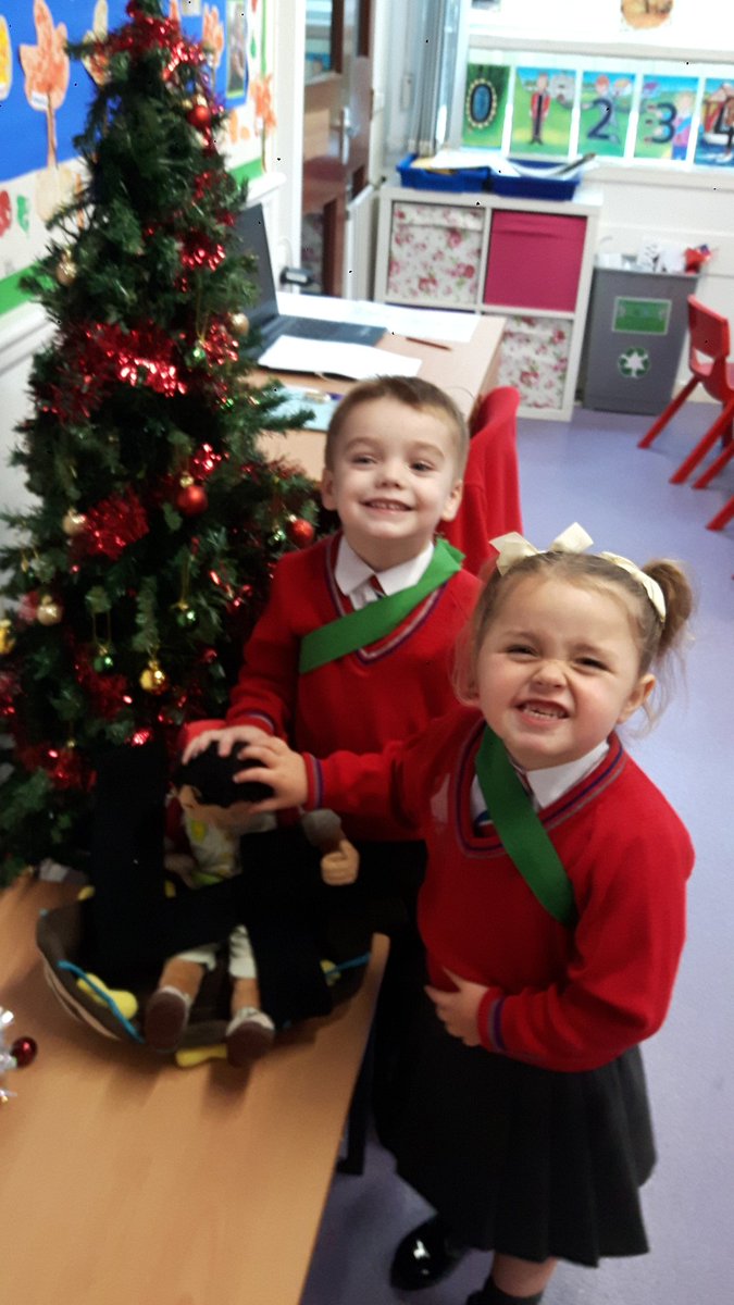 ysgolbrynhedydd's tweet photo. #YBHNURSERY Christmas activities and smiles throughout the class #DIAIUTF #YBH #afternoonclass https://t.co/j0iT0WmvEP