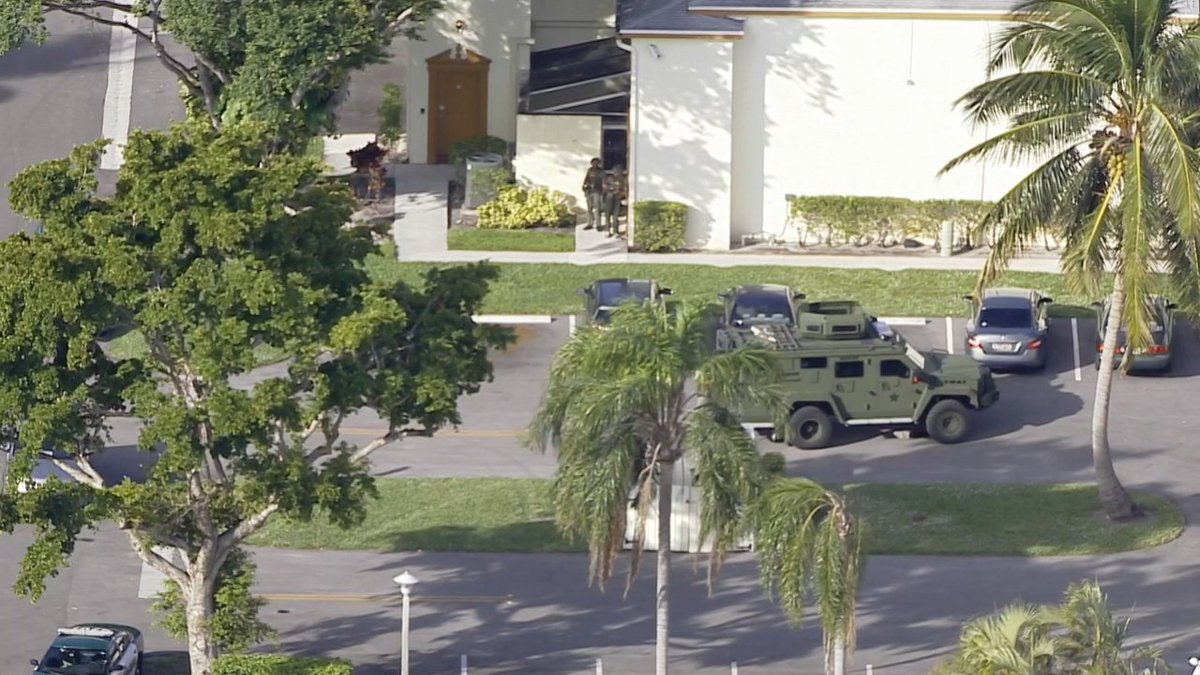 #UPDATE SWAT teams find man & woman found dead inside Tamarac home bit.ly/2ADvPIX?utm_so… https://t.co/GDpnOTOO99