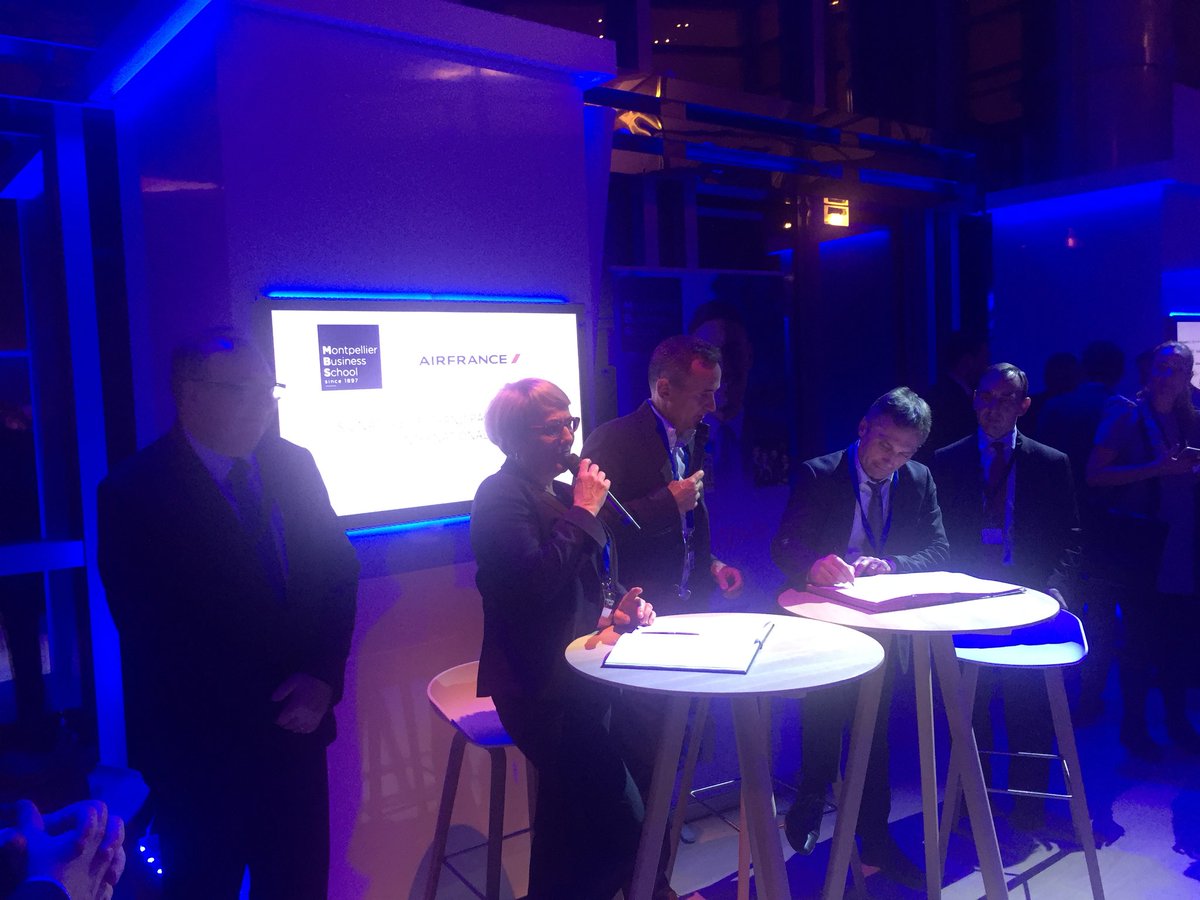 pchiambaretto's tweet photo. Signature du grand partenariat entre @Montpellier_BS et @airfrance pour les 120 ans de MBS! Quelle fierté ! https://t.co/e68KPZy7m3