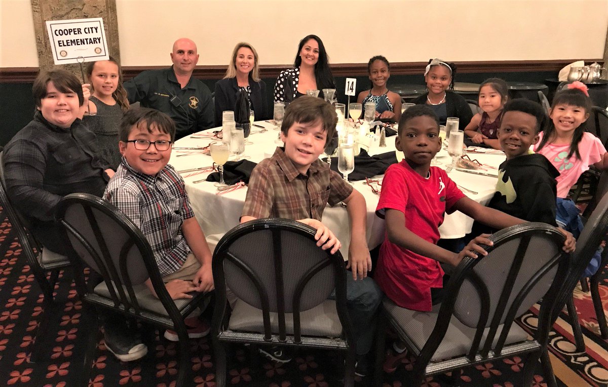 CooperCityGOV's tweet photo. The Davie-Cooper City #Rotary Club brought holiday cheer to some very special #Davie and #CooperCity students who enjoyed Christmas carols, gifts, snow and a lunch with #Santa at the #SignatureGrand in Davie. https://t.co/jF4nUHAsRJ https://t.co/2UZpTTtsz4