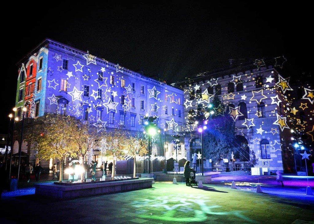 Grampasso_'s tweet photo. Cittร dei Balocchi 2018
#como #comolake #comolakeitaly #cittadeibalocchi #christmas #christmastime #lights #city #night #colours #ig_como #igerscomo #comolaketoday https://t.co/XAnbBGDTvK https://t.co/hTooETjCqx