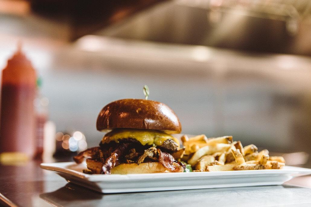 Oak_Insurance's tweet photo. Thank You @breadandbarley for giving us the opportunity to reduce your annual insurance premiums by more than 50% & switching to a more comprehensive policy tailored for a gastropub restaurant. WE HELPED BREAD & BARLEY AND WE CAN HELP YOU TOO! #SaveWithOak https://t.co/OzODKto4G7 https://t.co/4oUU3UTvcE