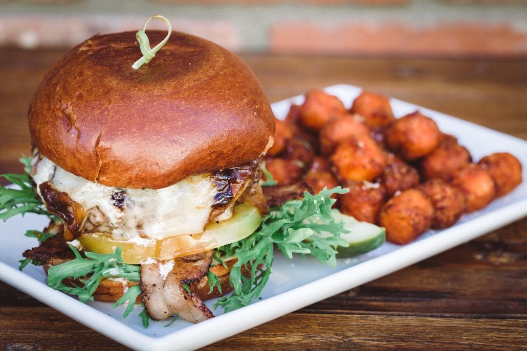 Oak_Insurance's tweet photo. Thank You @breadandbarley for giving us the opportunity to reduce your annual insurance premiums by more than 50% & switching to a more comprehensive policy tailored for a gastropub restaurant. WE HELPED BREAD & BARLEY AND WE CAN HELP YOU TOO! #SaveWithOak https://t.co/OzODKto4G7 https://t.co/4oUU3UTvcE