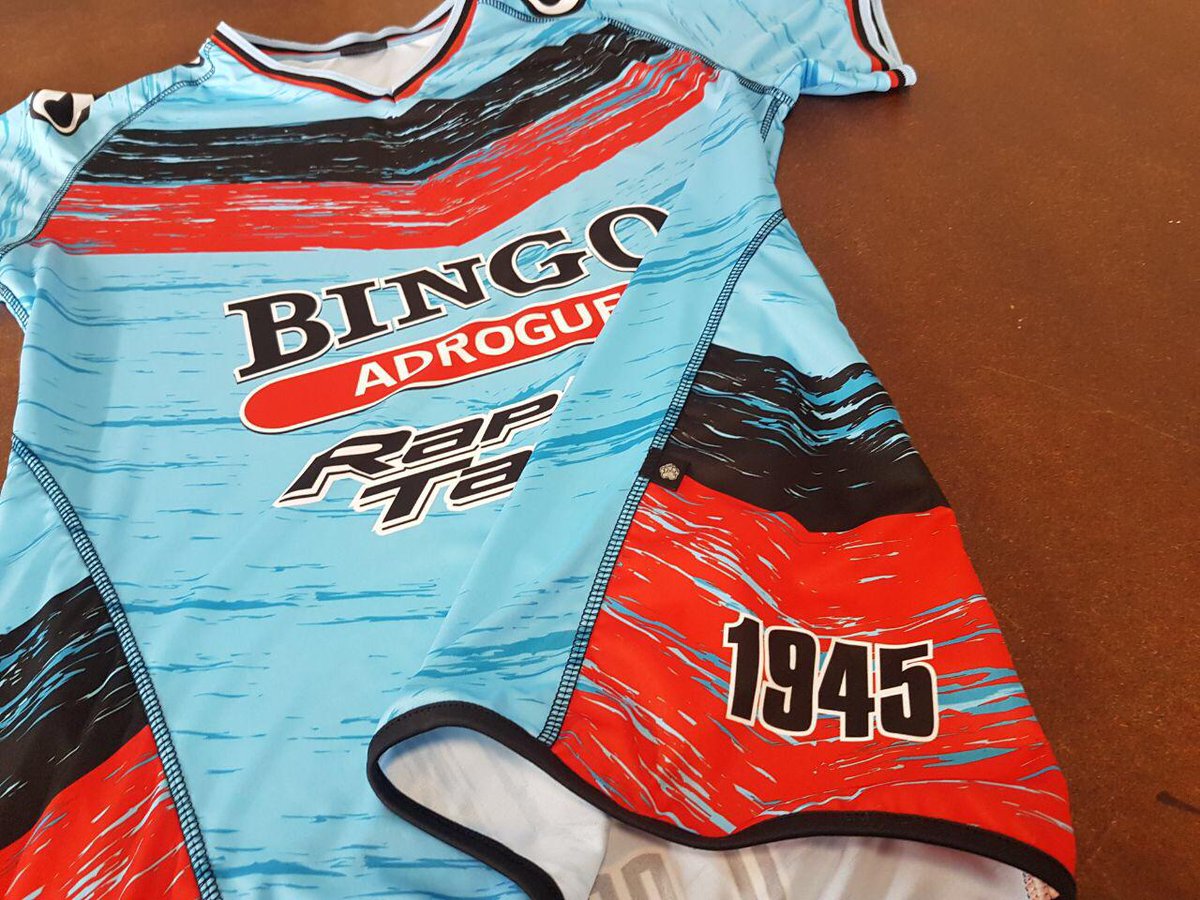CABrown_Oficial's tweet photo. 👩 - Hablame de amor..

👨 - Sí, mirá... 😍

#NuevaCasacaDelTrico 🔵⚫🔴

¿Te gusta? https://t.co/mKgfc6yJb4