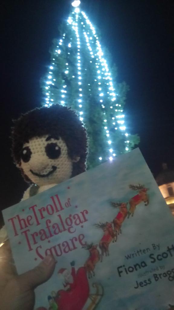 stupendousbooks's tweet photo. @TrafalgarsTree @WaterstonesTraf lovely to see the Norwegian Christmas tree again! Time to look for #TheTrollofTrafalgarSquare #friendship #Oslo #London #Anfred #Hudson https://t.co/hzSl3MIPT1