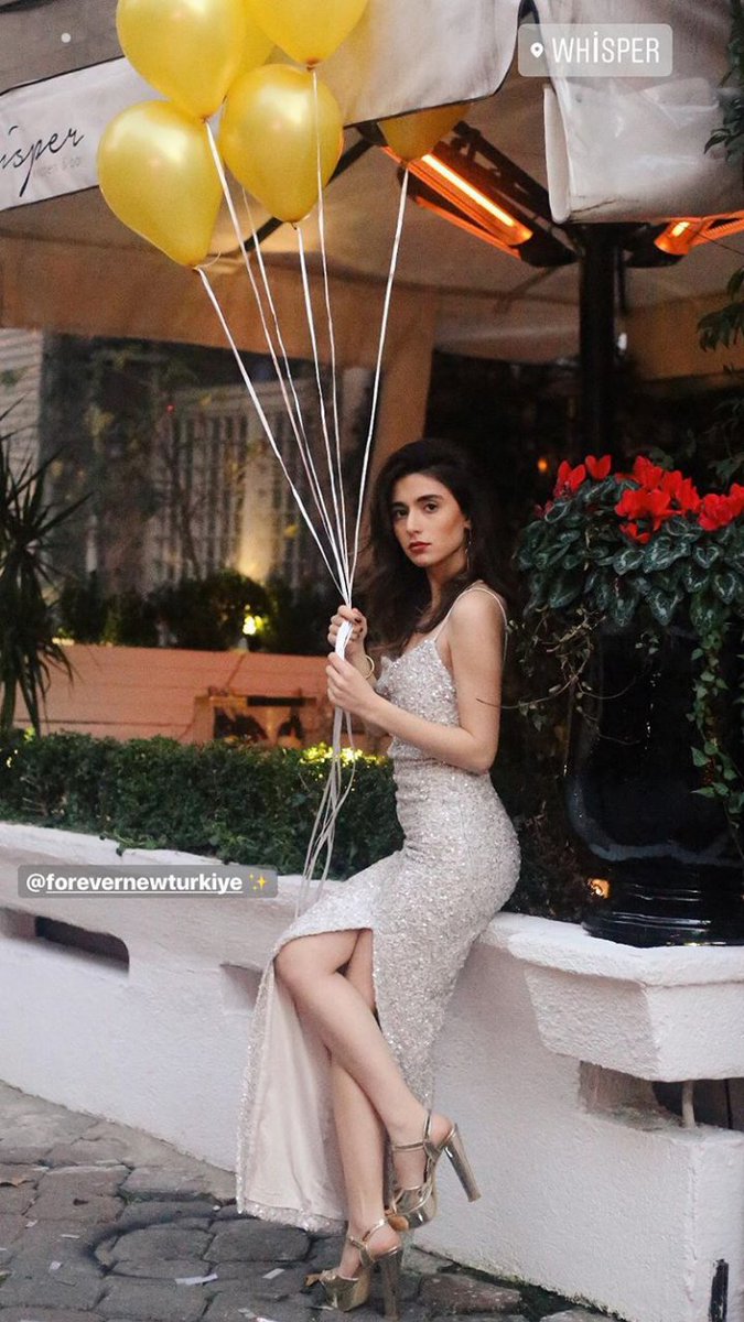 busra_8916's tweet photo. @kurretulayn @ForeverNewTr Bu büyüleyici güzellik uyku kaçırır :) 

#Actress #Blogger 
#Influencer #Instagrammer 
#KurretülaynMatur #Kurretülayn 
#Style #Fashion #TurkeyDays 
#forevernew #forevernewstilim #dresstoparty https://t.co/0IjB4kiFbM