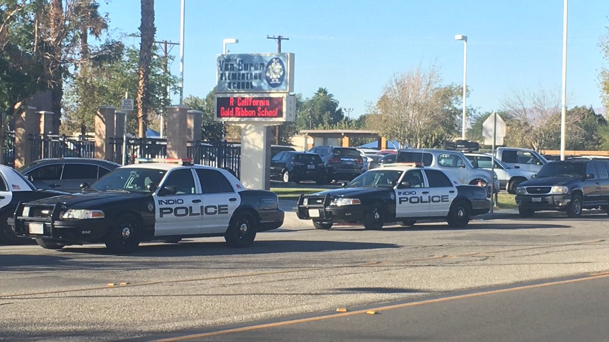 JoeGalliNews's tweet image. #Breaking: police pursuing suspect who may have gone into Van Buren Elementary School in Indio