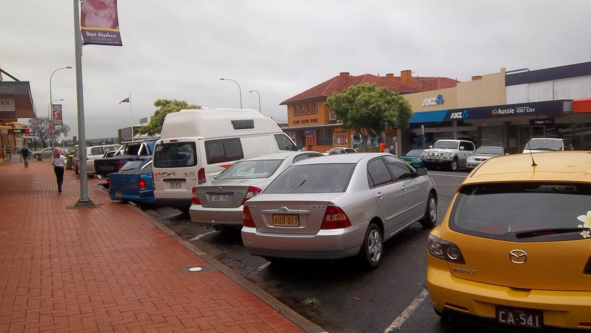 Who knew reverse angle #parking could be so controversial? ab.co/2AlhmlY via @ABCNews #reverseangleparking #toparkornottopark