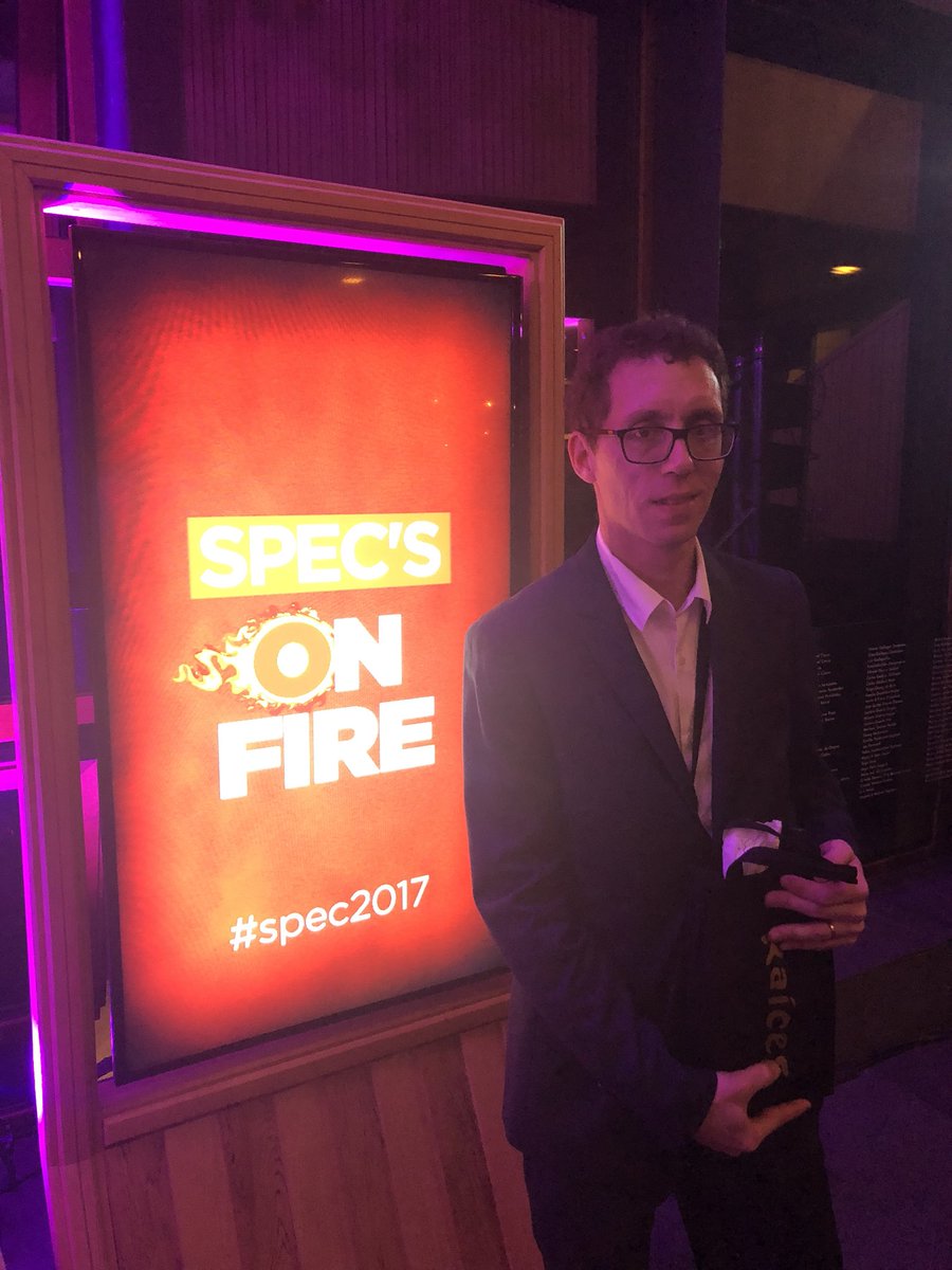 specutalca's tweet photo. At the gala we awarded the winners of the #SPEC2017 social media contest with wine bottles @vinalaspitras 🍷The winners @pablo_cossutta @UsmanNasir777 👏🏼 https://t.co/zeYG7edIdD