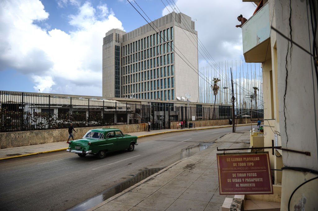 Tillerson reiteró en Bruselas que Cuba pudo haber detenido los ataques a diplomáticos en La Habana. bit.ly/2BdSvki @MegaTVLive