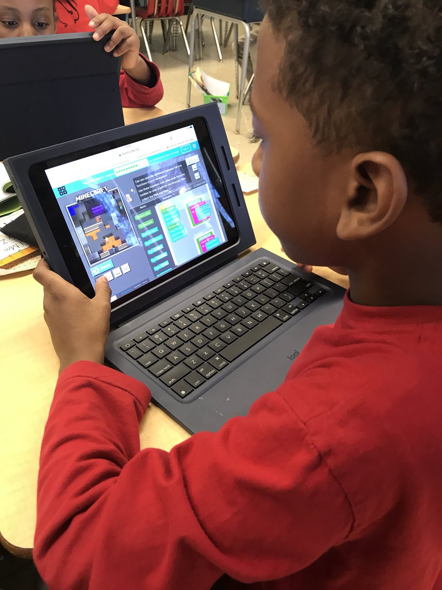 lady_eloquence4's tweet photo. W Brown Blazers enjoying an hour of code! STEM careers in the making... #WHBrown_STEM #cpsSTEM #ChiPubSchools #code https://t.co/MWmafsdCC1