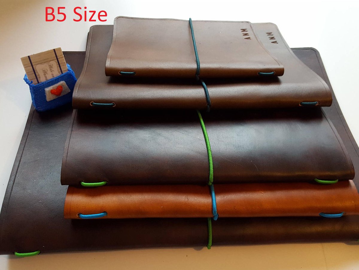 SandraPoppys1's tweet photo. Journal cover Leather B5 book cover Field notes cover… https://t.co/37wNsS39FQ #HideAndChicHandbags #FieldNotesCover https://t.co/7jlLwc5zy5