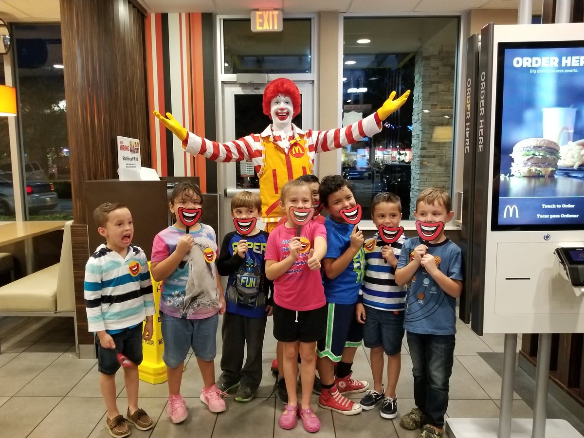 mrsofarrill1's tweet photo. All smiles with Ronald McDonald!!! @MrsPedersen1 @MrsPacettiBCE  @BCEBobcat https://t.co/b8CZZ0EICo