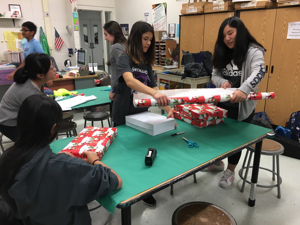 lgettleman103's tweet photo. Thanks to all #sudentcouncil members who shopped and wrapped gifts to brighten our community! #engage103 https://t.co/nNfteN7UQb