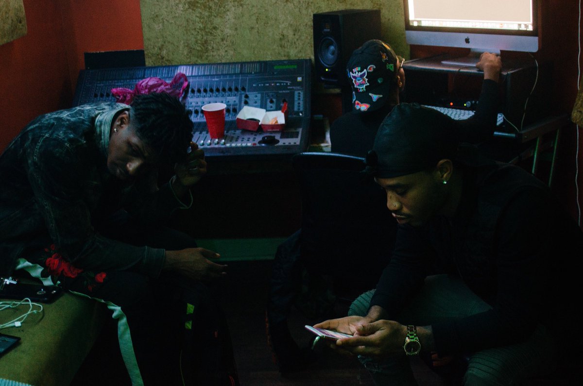 callme_ikey's tweet photo. “Got my brothers beside me we going to the sky” 🔭☄️ https://t.co/CtW9r2ZBnR