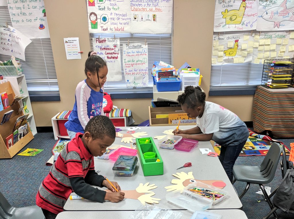 MrsGusewelle's tweet photo. We are starting to get festive in 1st grade, skip counting by 5's and 2's holiday style! #tigersroar #hemmenwaystreak https://t.co/gnz1we4A8G