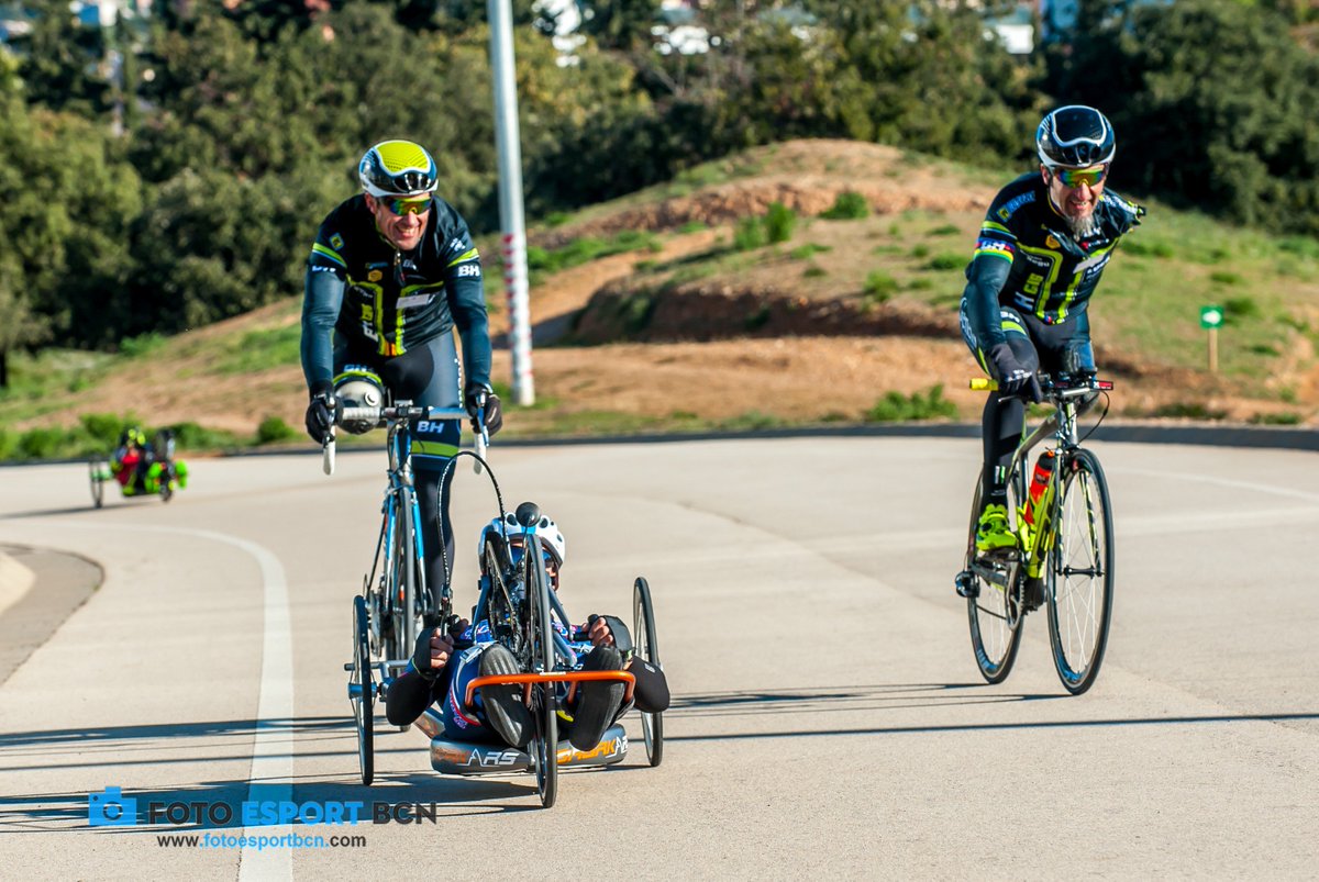 CC_SJD's tweet photo. Dia a dia mirem eixamplar les portes perquè la bicicleta arribi a tots els àmbits de la vida de les persones. 3 desembre 2017 1a Jornada #Capaciclem #Capaciclem2017 #Paracycling #CiclismeAdaptat #CiclismeInclusiu #AreaAdaptada https://t.co/KduzshZAPe